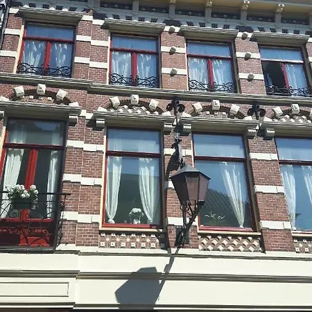 维佐格德卡莫茵莫努门特庞德旅馆 * 阿纳姆